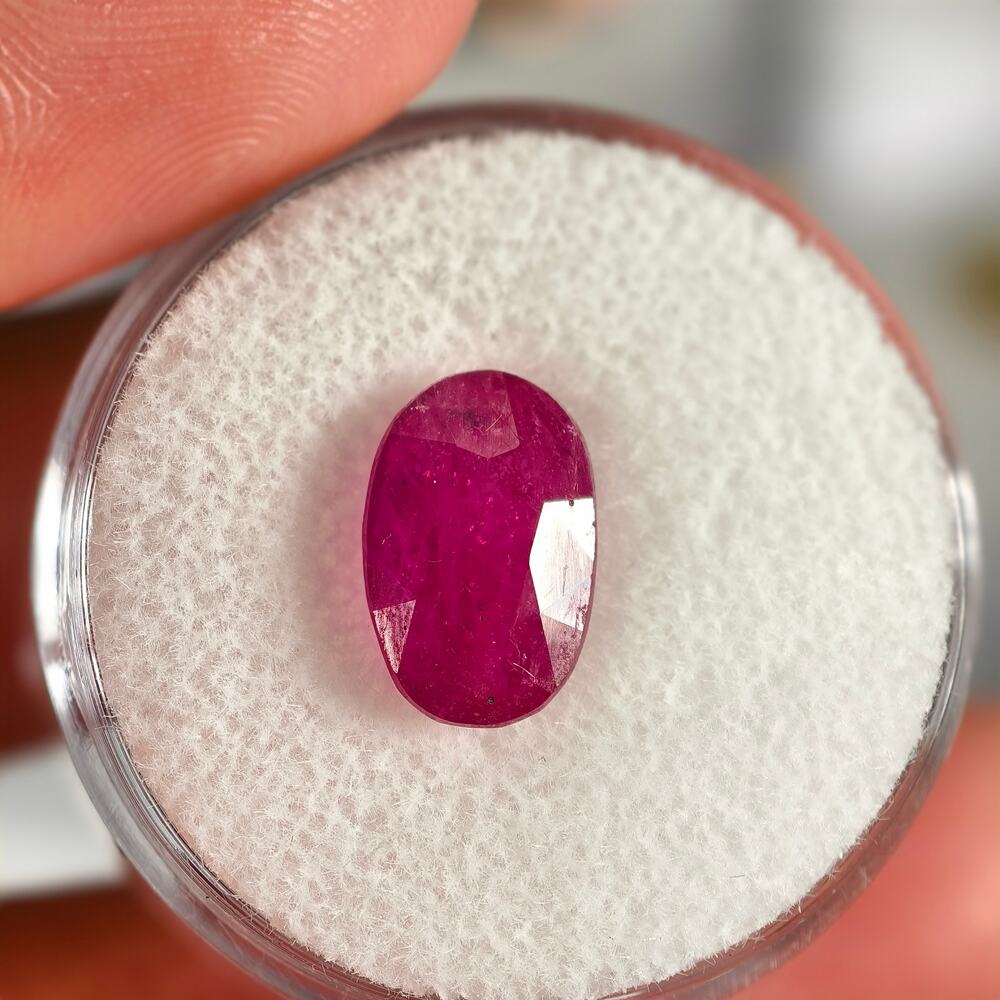 4.40ct Ruby (Glass Filled) Oval Cut Gemstone